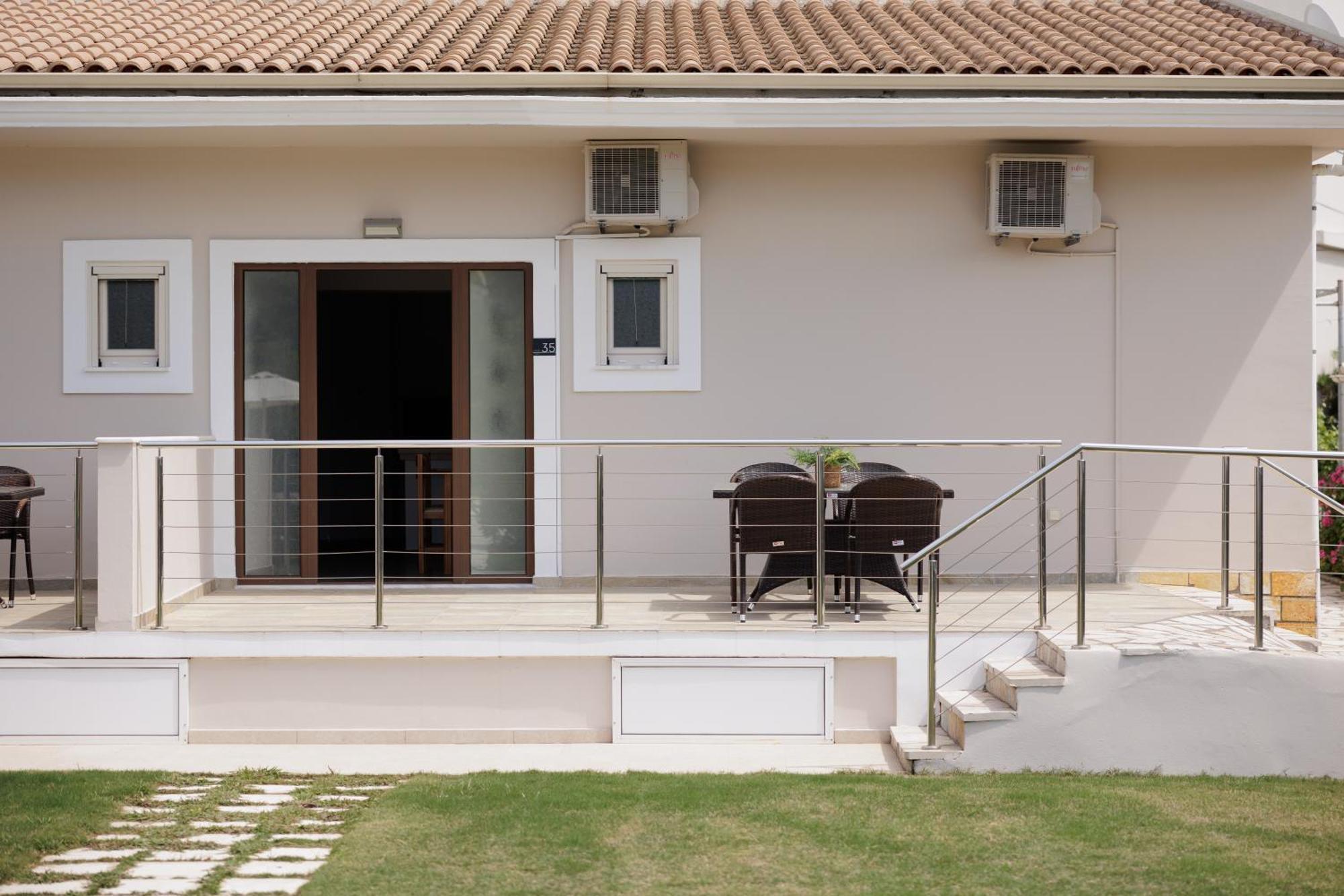 Santos Luxury Apartments Dassia  Exterior photo