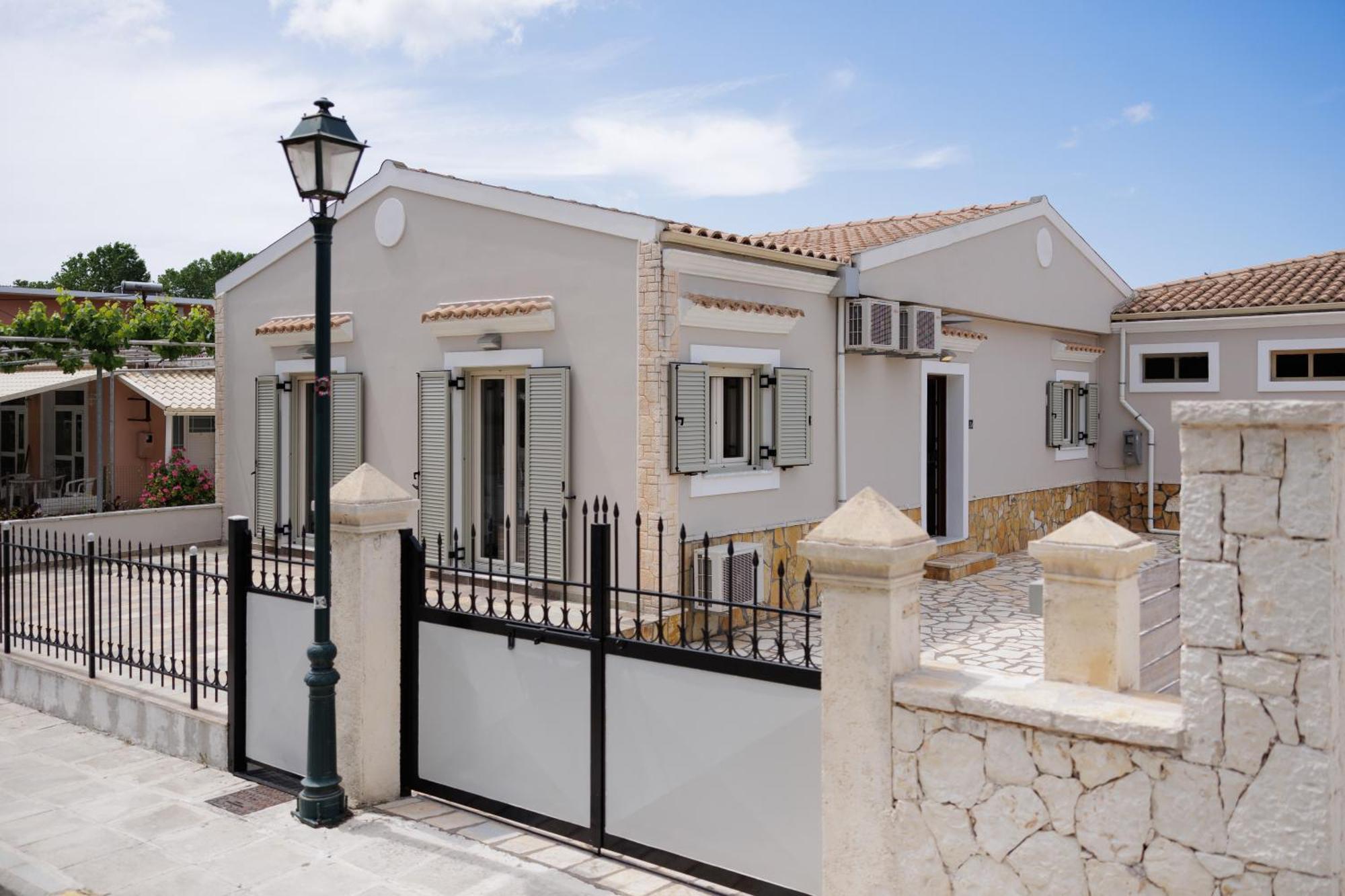 Santos Luxury Apartments Dassia  Exterior photo